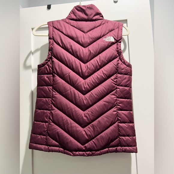 The North Face Women's Maroon Puffer Vest - Picture 2 of 4